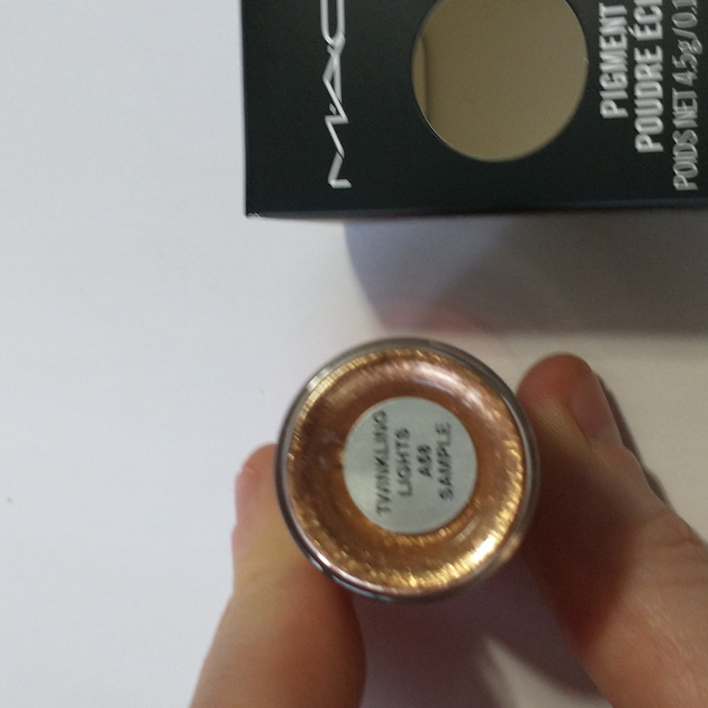 Pigment - Picture 3 of 3